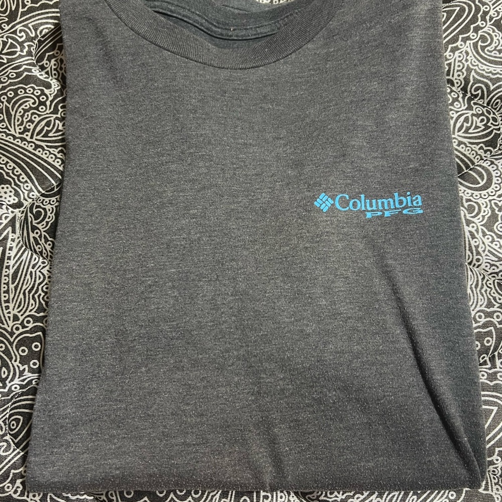 Men’s Columbia Short Sleeve T-Shirt. Size Large.